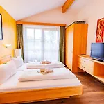Guest house Gaestehaus Hartweger 4*